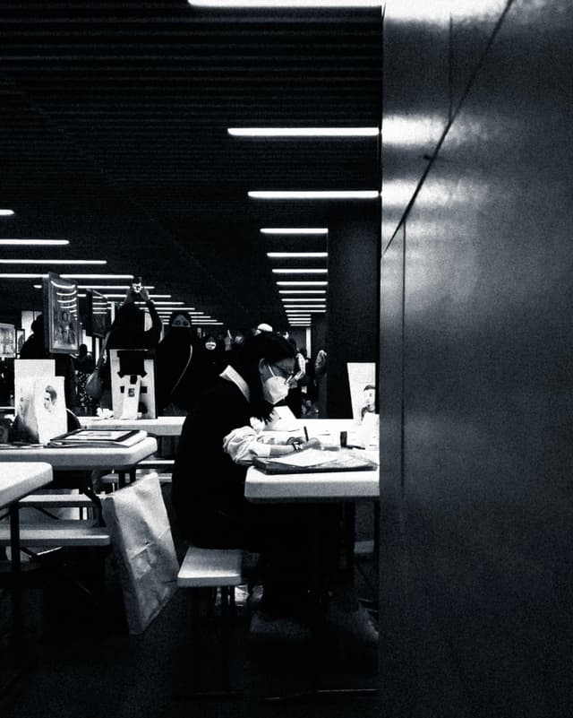 Menggambar para pengunjung